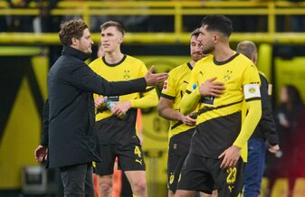 Der Druck auf Trainer Edin Terzic und seine Dortmunder wächst. Der Druck auf Trainer Edin Terzic und seine Dortmunder wächst.
