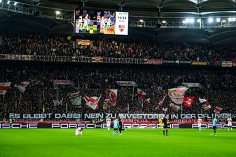 In vielen Stadien protestierten Fans mit Spruchbändern. In vielen Stadien protestierten Fans mit Spruchbändern.
