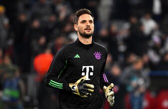 Münchens Torhüter Sven Ulreich beim Aufwärmen. Münchens Torhüter Sven Ulreich beim Aufwärmen.