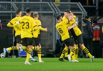 Dortmunds Niklas Süle (r) jubelt über sein Tor gegen Leipzig. Dortmunds Niklas Süle (r) jubelt über sein Tor gegen Leipzig.