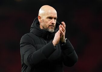 Trainer Erik ten Hag steht bei Manchester United enorm unter Druck. Trainer Erik ten Hag steht bei Manchester United enorm unter Druck.