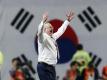 Südkoreas Trainer Ulrich Stielike jubelt über den Sieg gegen China. Foto: Jeon Heon-Kyun
