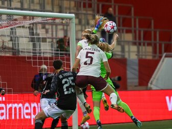 FC Bayern: Eriksson fällt mit Mittelfußbruch aus FC Bayern: Eriksson fällt mit Mittelfußbruch aus