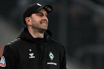 Bremens Trainer Ole Werner an der Seitenlinie. Bremens Trainer Ole Werner an der Seitenlinie.