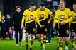 Dortmunds Trainer Edin Terzic (l-r), Thomas Meunier und Niklas Süle reagieren nach dem Spiel unzufrieden.