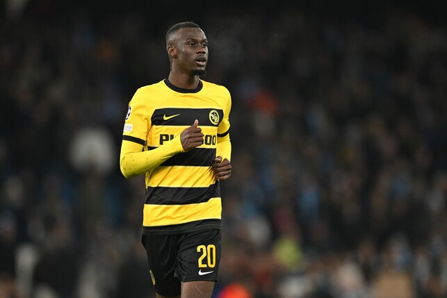 Cheikh Niasse #20 im Trikot von Young Boys Bern im Spiel gegen Manchester City in der Champions League (Photo by Michael Regan/Getty Images)