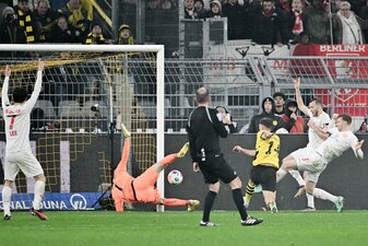 Sepp Van Den Berg (r) erzielte den Mainzer Ausgleich in Dortmund. Sepp Van Den Berg (r) erzielte den Mainzer Ausgleich in Dortmund.