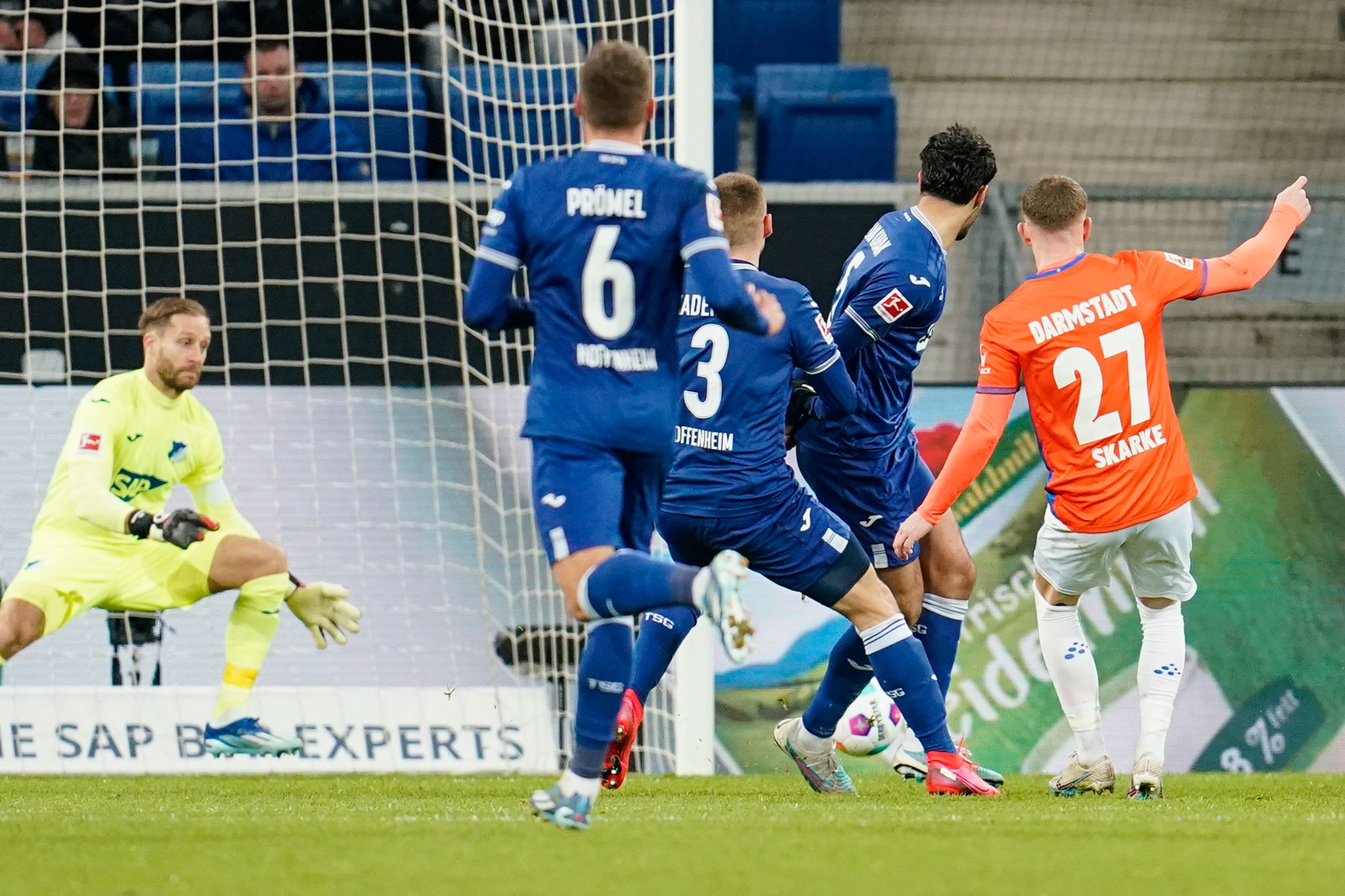 Tim Skarke (r) erzielte zwei Därmstadter Tore bei 1899 Hoffenheim.
