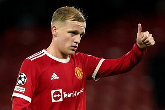 Eintracht Frankfurt möchte Donny van de Beek verpflichten. Eintracht Frankfurt möchte Donny van de Beek verpflichten.