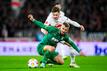 Niklas Dorsch (vorne) war mit Augsburg in Stuttgart chancenlos.
