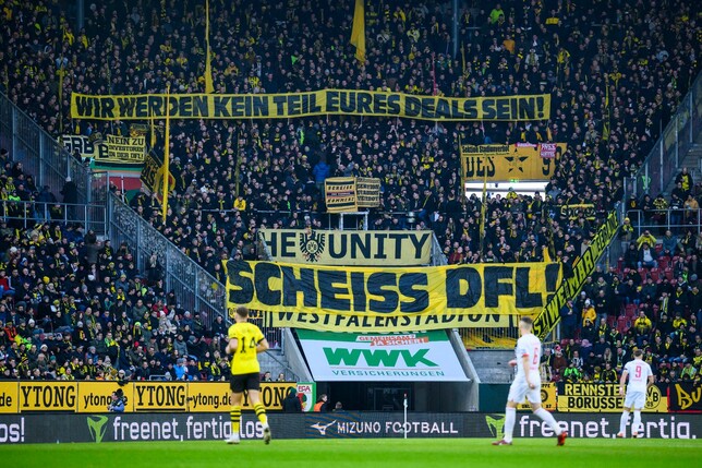 Der Ärger der Fans über einen möglichen Einstieg eines Investors bei der Deutschen Fußball Liga ist weiterhin groß.
