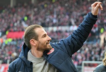 Jan Siewert bleibt wohl auch in der Rückrunde Trainer der Mainzer. Jan Siewert bleibt wohl auch in der Rückrunde Trainer der Mainzer.