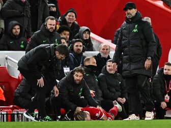 Kollision mit Klopp: Tsimikas erleidet Schlüsselbeinbruch Kollision mit Klopp: Tsimikas erleidet Schlüsselbeinbruch