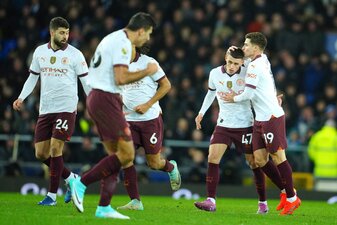 Phil Foden (2.v.r) brachte Manchester City mit seinem Tor zum 1:1 zurück ins Spiel. Phil Foden (2.v.r) brachte Manchester City mit seinem Tor zum 1:1 zurück ins Spiel.