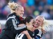 Mandy Islacker (r) hat gleich drei Tore zum 8:0 des FFC Frankfurt über Mönchengladbach beigesteuert. Foto: Lukas Schulze
<br>dpa-infocom GmbH