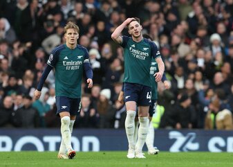 Der FC Arsenal verliert auch beim FC Fulham. Der FC Arsenal verliert auch beim FC Fulham.