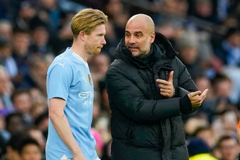Kevin De Bruyne gab beim FA-Cup-Sieg gegen Huddersfield sein Comeback für Manchester City. Kevin De Bruyne gab beim FA-Cup-Sieg gegen Huddersfield sein Comeback für Manchester City.
