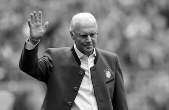 Franz Beckenbauer feierte als Spieler und Funktionär mit dem FC Bayern und dem DFB große Erfolge. Franz Beckenbauer feierte als Spieler und Funktionär mit dem FC Bayern und dem DFB große Erfolge.