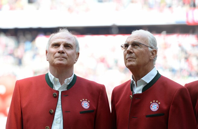 Uli Hoeneß (l) und der FC Bayern würdigen Franz Beckenbauer als die «größte Persönlichkeit» in der Geschichte des Vereins.