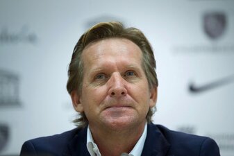 Nach dem Tod von Franz Beckenbauer erinnert sich Bernd Schuster an seine von viel Ehrfurcht geprägte erste Begegnung mit der Fußball-Ikone. Nach dem Tod von Franz Beckenbauer erinnert sich Bernd Schuster an seine von viel Ehrfurcht geprägte erste Begegnung mit der Fußball-Ikone.