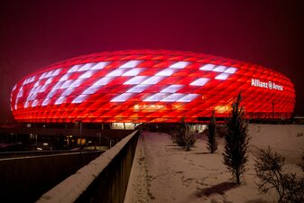 Die Allianz Arena ist mit dem Schriftzug «Danke Franz», in Erinnerung an den gestorbenen Franz Beckenbauer, beleuchtet. Die Allianz Arena ist mit dem Schriftzug «Danke Franz», in Erinnerung an den gestorbenen Franz Beckenbauer, beleuchtet.