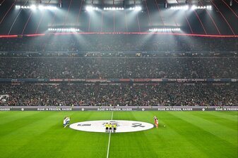 Vor dem Spiel wurde eine Schweigeminute für Franz Beckenbauer abgehalten. Vor dem Spiel wurde eine Schweigeminute für Franz Beckenbauer abgehalten.