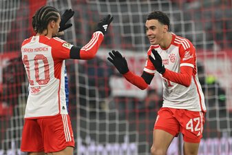 Jamal Musiala (r) spielt beim Bayern-Sieg gegen Hoffenheim groß auf. Der Nationalspieler trifft doppelt und hat «richtig Spaß» auf dem Platz - auch dank Teamkollegen Leroy Sané (l). Jamal Musiala (r) spielt beim Bayern-Sieg gegen Hoffenheim groß auf. Der Nationalspieler trifft doppelt und hat «richtig Spaß» auf dem Platz - auch dank Teamkollegen Leroy Sané (l).