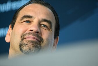 Der frühere Torjäger Ulf Kirsten hofft auf den Titel für seinen Ex-Club Bayer Leverkusen. Der frühere Torjäger Ulf Kirsten hofft auf den Titel für seinen Ex-Club Bayer Leverkusen.