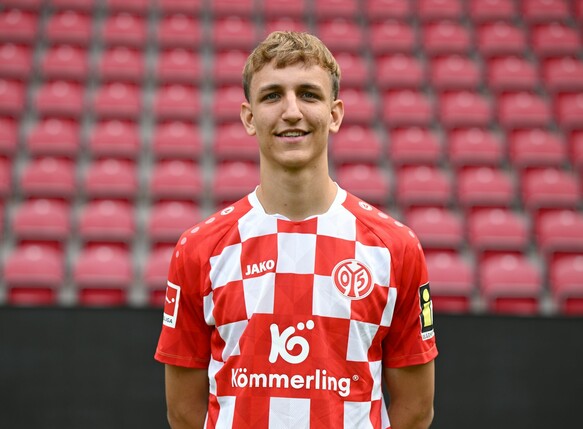 Der Mainzer Nelson Weiper wurde erneut am Knie operiert.