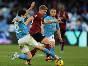 Napoli siegt spät gegen das Schlusslicht Napoli siegt spät gegen das Schlusslicht