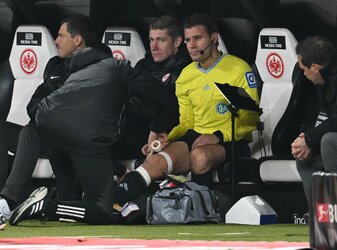 Schiedsrichter Felix Brych hofft nach seinem Kreuzbandriss auf eine Rückkehr im Profifußball. Schiedsrichter Felix Brych hofft nach seinem Kreuzbandriss auf eine Rückkehr im Profifußball.
