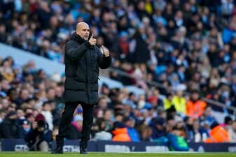 City-Trainer Pep Guardiola gestikuliert am Spielfeldrand. City-Trainer Pep Guardiola gestikuliert am Spielfeldrand.