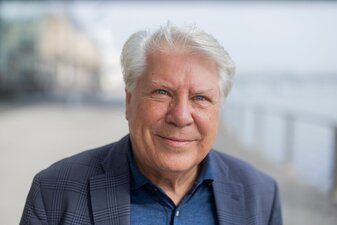 Philosoph und Sportsoziologe Gunter Gebauer: «Fußball-Einsatz gegen rechts hat hohen Wert.» Philosoph und Sportsoziologe Gunter Gebauer: «Fußball-Einsatz gegen rechts hat hohen Wert.»