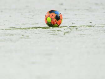 Wintereinbruch: Drittliga-Spiel Köln-Saarbrücken abgesagt Wintereinbruch: Drittliga-Spiel Köln-Saarbrücken abgesagt