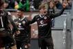 Die Spieler des FC St. Pauli feiern den Sieg gegen den 1. FC Kaiserslautern.