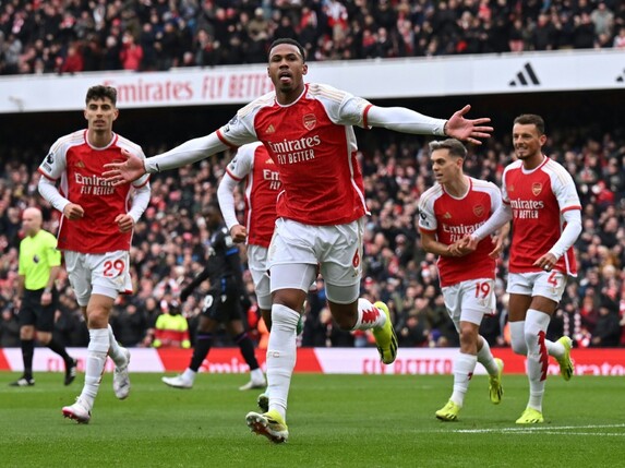 Arsenal hält Anschluss