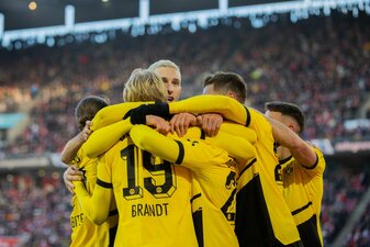 Der BVB setzte sich souverän in Köln durch. Der BVB setzte sich souverän in Köln durch.