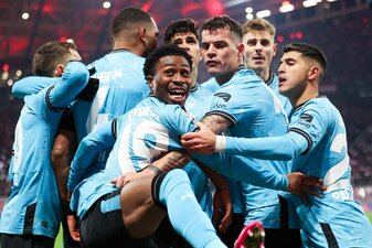 Bayer Leverkusen gewinnt in Leipzig nach zweimaligem Rückstand. Bayer Leverkusen gewinnt in Leipzig nach zweimaligem Rückstand.