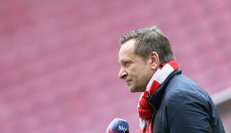 Horst Heldt kritisiert den Vorstand des 1. FC Köln. Horst Heldt kritisiert den Vorstand des 1. FC Köln.