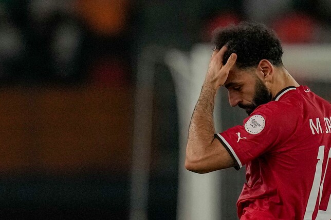 Bitter: Schon im zweiten Spiel des Afrika-Cups gegen Ghana verletzte sich Mohamed Salah. Nun reist er zurück nach England zum FC Liverpool.