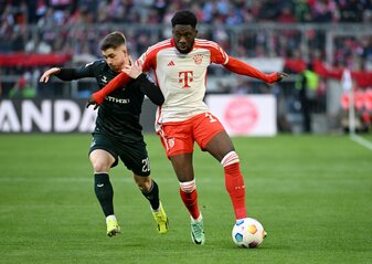 Alphonso Davies läuft seiner Topform beim FC Bayern hinterher - das weiß auch Trainer Thomas Tuchel. Alphonso Davies läuft seiner Topform beim FC Bayern hinterher - das weiß auch Trainer Thomas Tuchel.