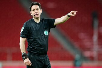 Ex-Bundesliga-Schiedsrichter Manuel Gräfe äußert sich zur Tätlichkeit von Union-Trainer Nenad Bjelica. Ex-Bundesliga-Schiedsrichter Manuel Gräfe äußert sich zur Tätlichkeit von Union-Trainer Nenad Bjelica.