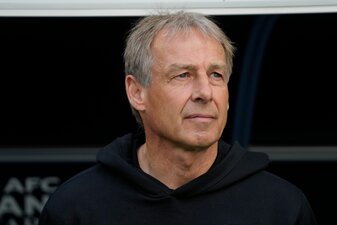 Holte mit der südkoreanischen Auswahl in drei Gruppenspielen fünf Punkte: Trainer Jürgen Klinsmann. Holte mit der südkoreanischen Auswahl in drei Gruppenspielen fünf Punkte: Trainer Jürgen Klinsmann.