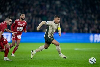 Konnte seine Mannschaft nicht zum Sieg führen: PSG's Kylian Mbappe (r).