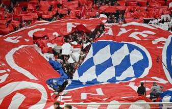 Der FC Bayern holt sich wohl einen Stürmer, in den er große Zukunftshoffnungen setzt. Der FC Bayern holt sich wohl einen Stürmer, in den er große Zukunftshoffnungen setzt.