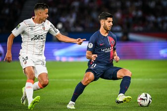 Marco Asensio (r) steht noch bei Paris Saint-Germain unter Vertrag.
