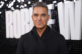 Es gibt Spekulationen, dass Robbie Williams seinen Lieblingsclub Port Vale übernehmen könnte. Es gibt Spekulationen, dass Robbie Williams seinen Lieblingsclub Port Vale übernehmen könnte.