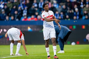 Stuttgarts Dan-Axel Zagadou fällt verletzungsbedingt für den Rest der Saison aus. Stuttgarts Dan-Axel Zagadou fällt verletzungsbedingt für den Rest der Saison aus.