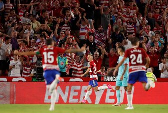 Offensivspieler Bryan Zaragoza (M) wechselt vorzeitig aus Granada zum FC Bayern. Offensivspieler Bryan Zaragoza (M) wechselt vorzeitig aus Granada zum FC Bayern.