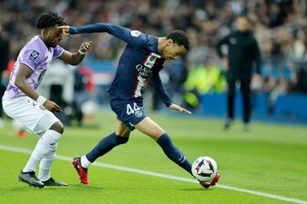 Hugo Ekitike (r) wechselt - zunächst per Leihe - zur Eintracht. Hugo Ekitike (r) wechselt - zunächst per Leihe - zur Eintracht.